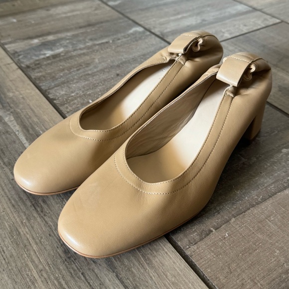 The Italian Leather Day Heel in light tan taupe size 7.5 - Picture 3 of 11